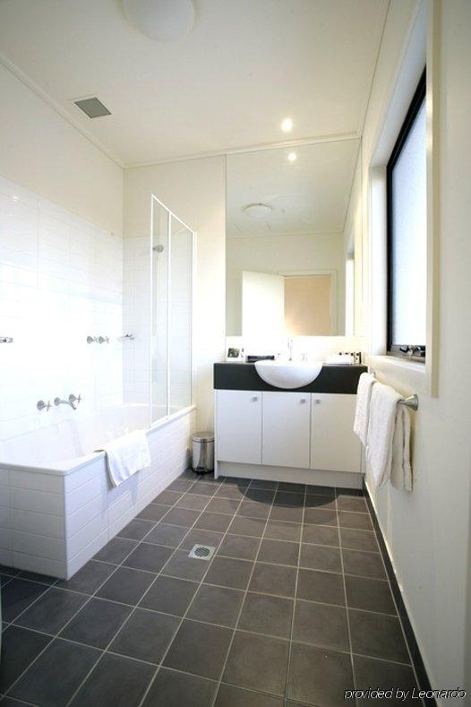 Quest Frankston Aparthotel Room photo